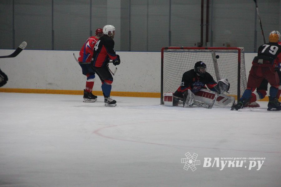 Памятный турнир по хоккею прошел в великолукском «Айсберге» (ФОТО)