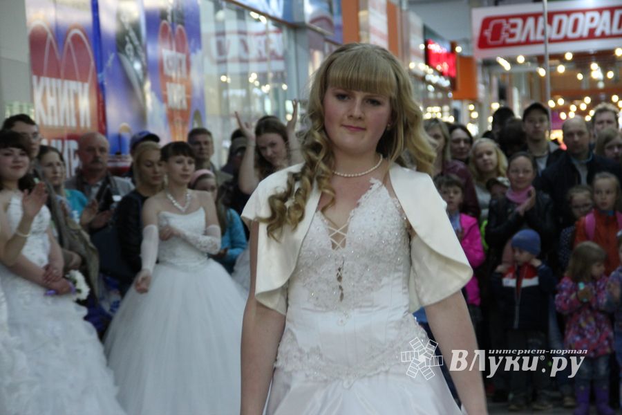 В Великих Луках бегали невесты (ФОТО)