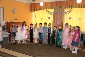 Дети поздравили мам с 8 марта (фото и видео)