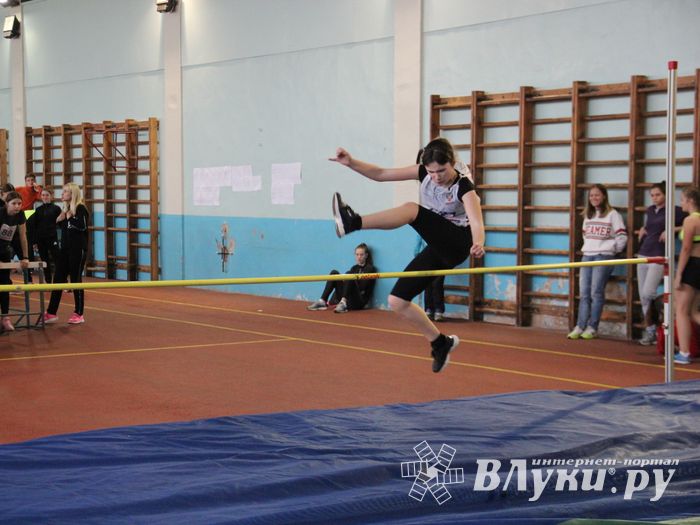 В Великих Луках выявляют лучших легкоатлетов (ФОТО)