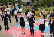 Танцевальный флешмоб в школе №13 в честь окончания начальной школы (ФОТО, ВИДЕО)