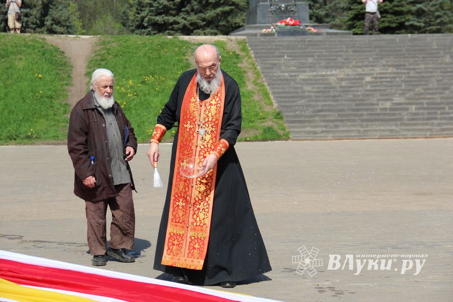 Шар, посвященный 850-летию города, поднялся над Великими Луками (ФОТО)