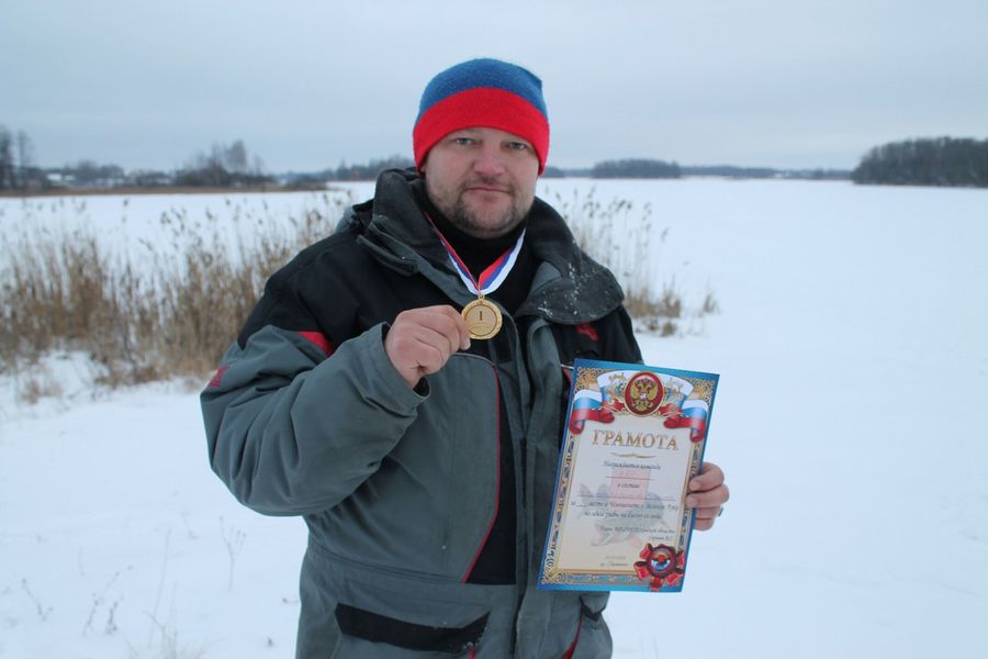 На Пореченском озере прошел Чемпионат города Великие Луки по ловле рыбы на блесну со льда (ФОТО)