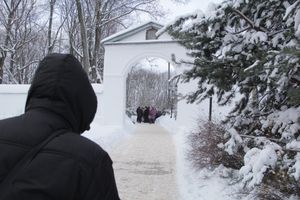 Великолучане запасаются святой водой (фото)
