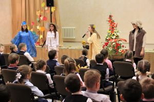 В школу №13 Великих Лук приходила осенняя сказка (ФОТО)