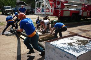 В Великих Луках прошли соревнования среди пожарных
