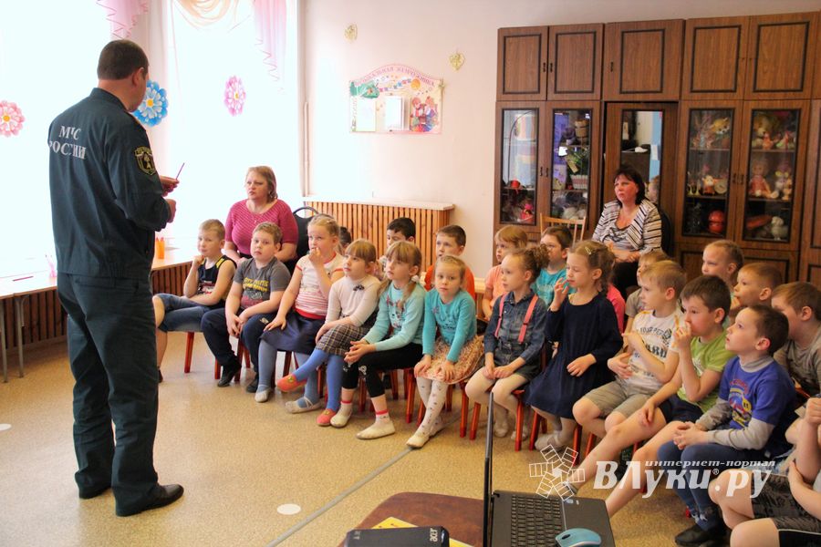 Воспитанники детского сада «Берёзка» встретились с сотрудником МЧС (ФОТО)