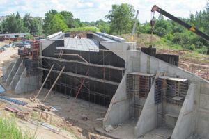 В Великих Луках на путепроводе завершена надвижка левого пролета (ФОТО)