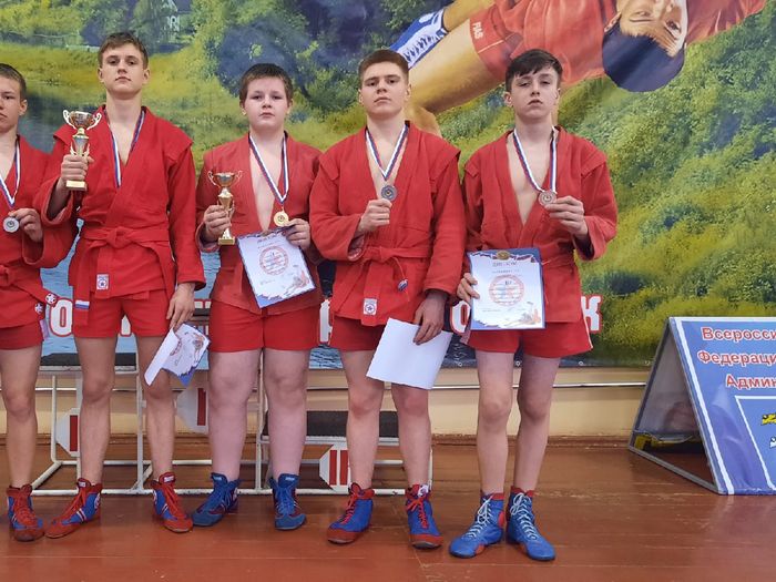 Великолучане привезли золотые медали с регионального турнира по самбо (ФОТО)
