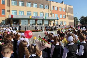 В Великих Луках торжественно встретили День знаний (ФОТО)