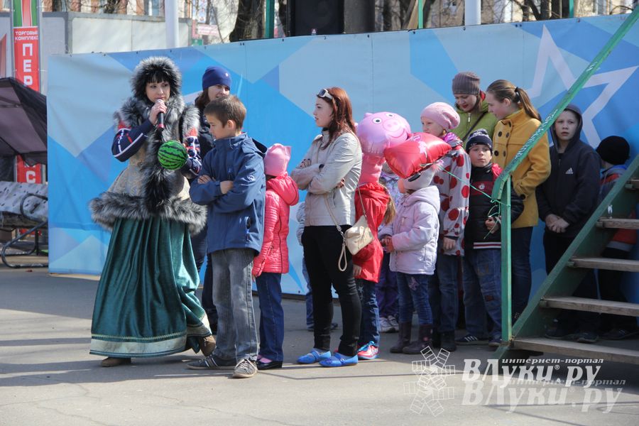 Универсальная торговая ярмарка «Весна-2015» прошла в Великих Луках (фото)