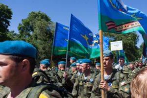 В День России Андрей Турчак принял участие в Марше Мира Воздушно-десантных войск (фото)