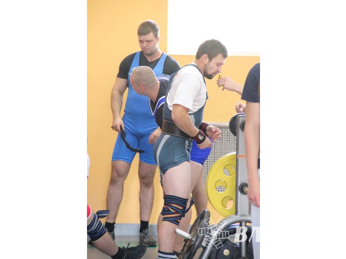 В Великих Луках прошел открытый городской турнир по пауэрлифтингу (фото)