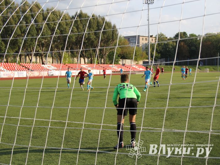 В минувшие выходные великолучане сыграли в футбол (фото)