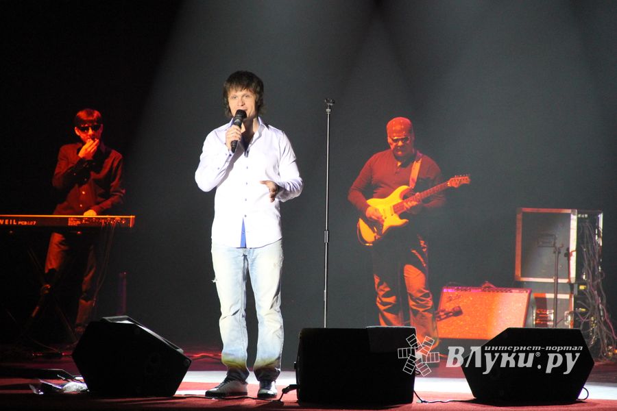 В Великих Луках состоялся концерт Артура (фото)