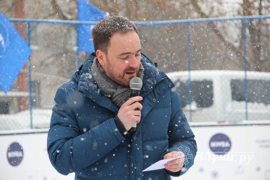 В Великих Луках появился новый каток (ФОТО)