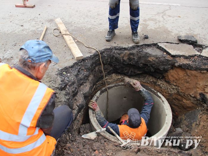 На проспекте Гагарина ремонтируют ливневую канализацию (ФОТО)
