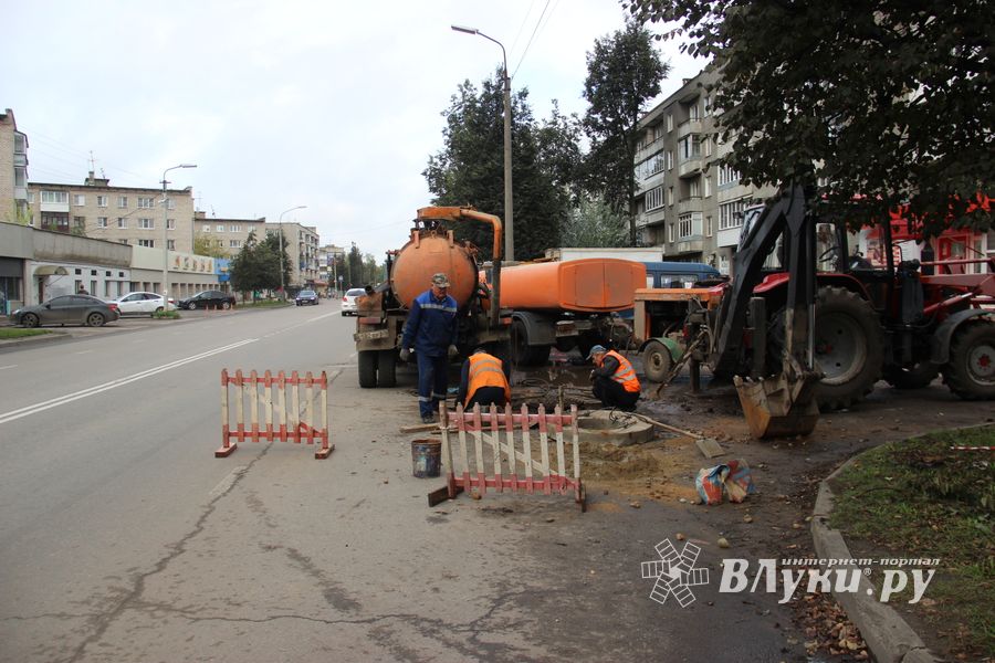 На проспекте Гагарина ремонтируют ливневую канализацию (ФОТО)