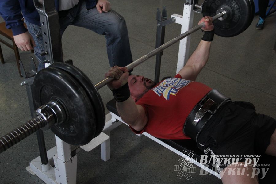 В Великих Луках прошел Чемпионат города по Русскому жиму и армлифтингу (фото)