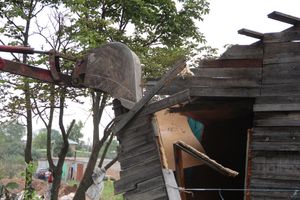 Великие Луки: ломать - не строить