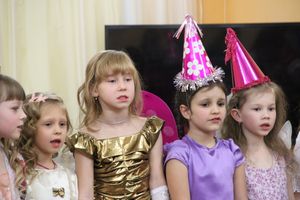 В Великие Луки пришла пора новогодних утренников (ФОТО)