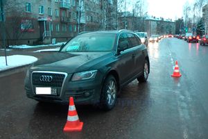 В Великих Луках Ауди сбил пешехода (фото)