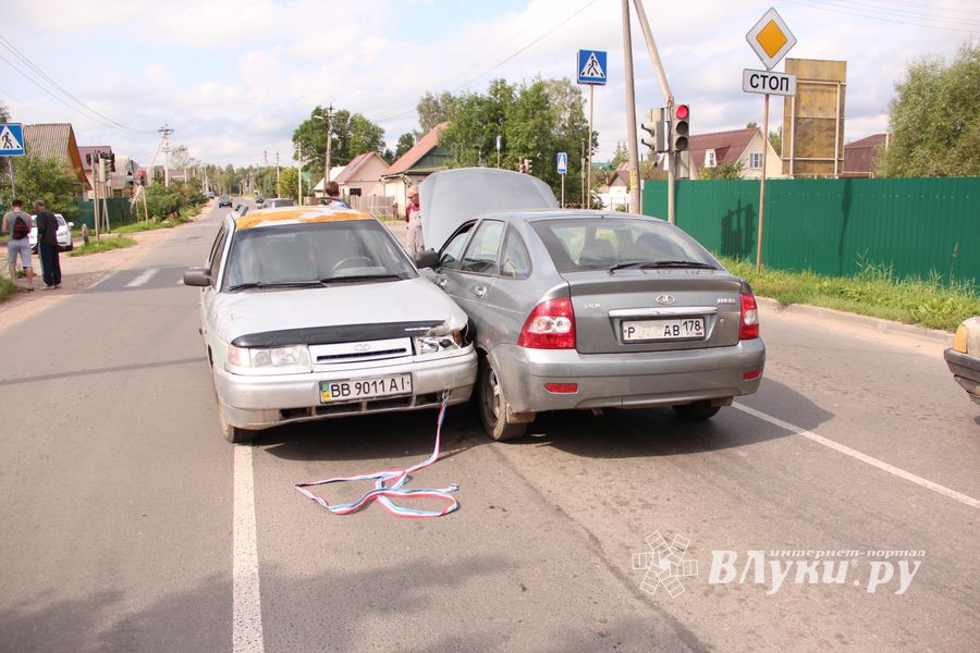 ДТП  на у. Яна Арно в Великих Луках (ФОТО)