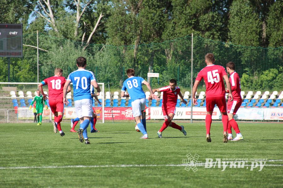 Великолучане проиграли последний домашний матч дебютного сезона (ФОТО)