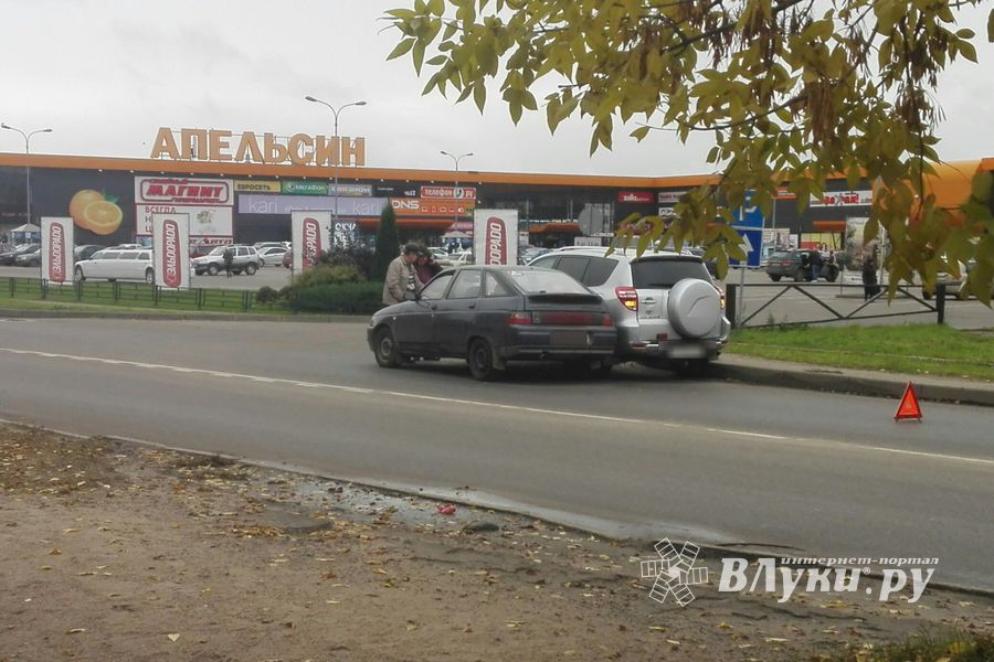 В Великих Луках произошло ДТП (ФОТО)