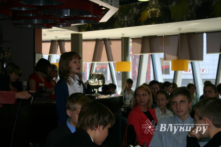Великолукские школьники посетили "Литературное кафе"