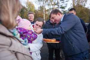 Жители Смуравьево-2 проспорили губернатору пирог (фото)