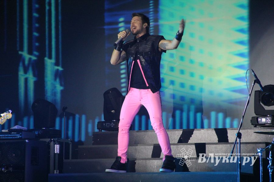 В Великих Луках состоялся концерт Сергея Лазарева