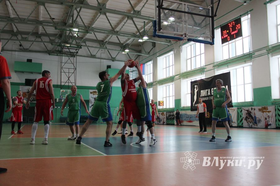 Великолучане стали победителями межрегионального турнира ветеранов баскетбола (ФОТО)
