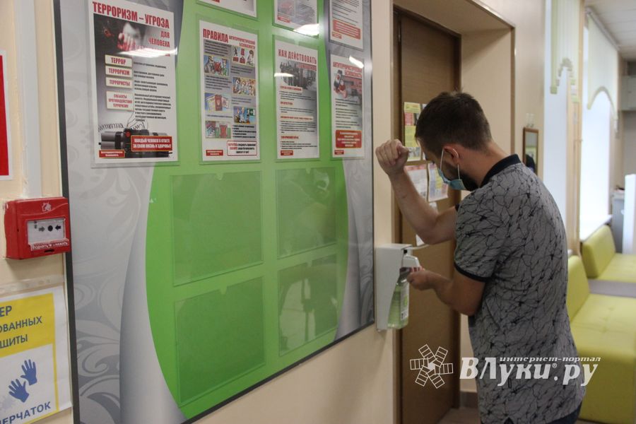 Великолукские школы готовы к атаке COVID-19