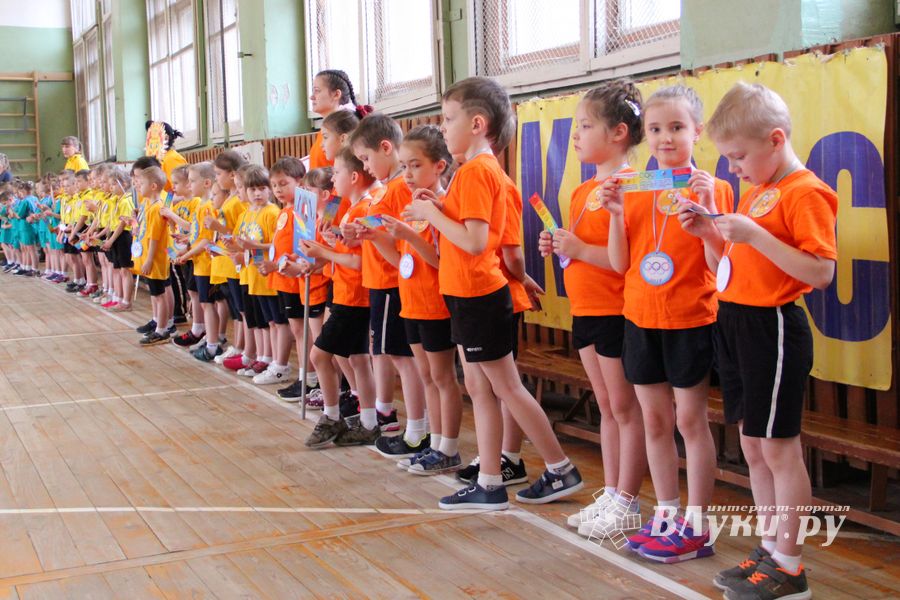В Великих Луках проходят спортивные соревнования среди дошколят «Юные олимпионики» (ФОТО)