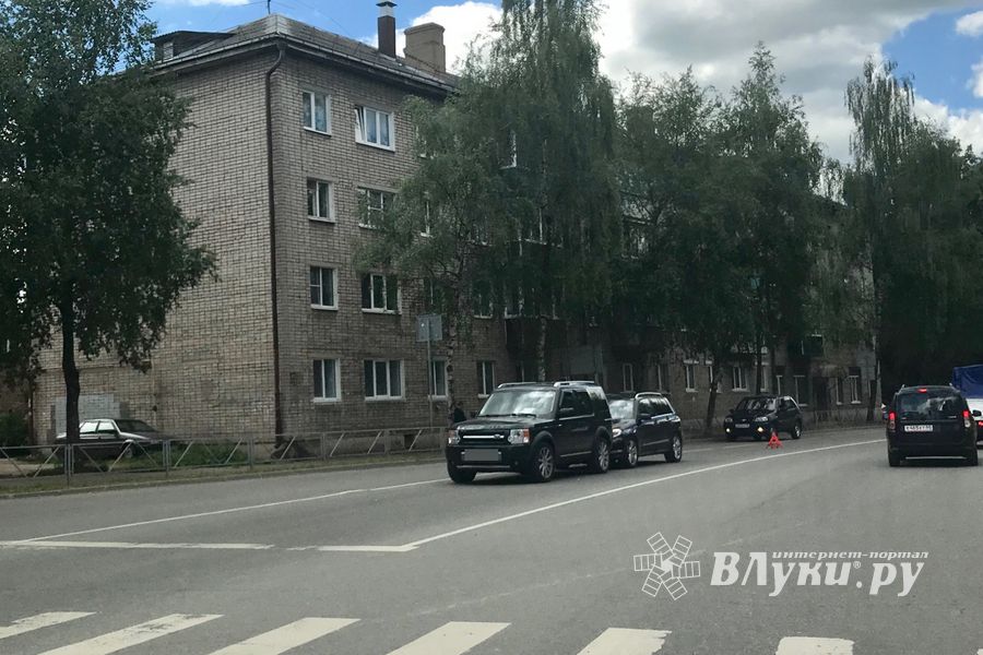 В Великих Луках произошло ДТП (ФОТО)