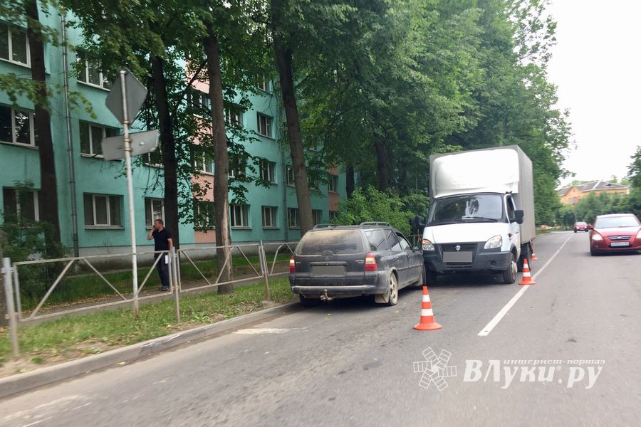 ФОТОФАКТ: ДТП на проспекте Октябрьском