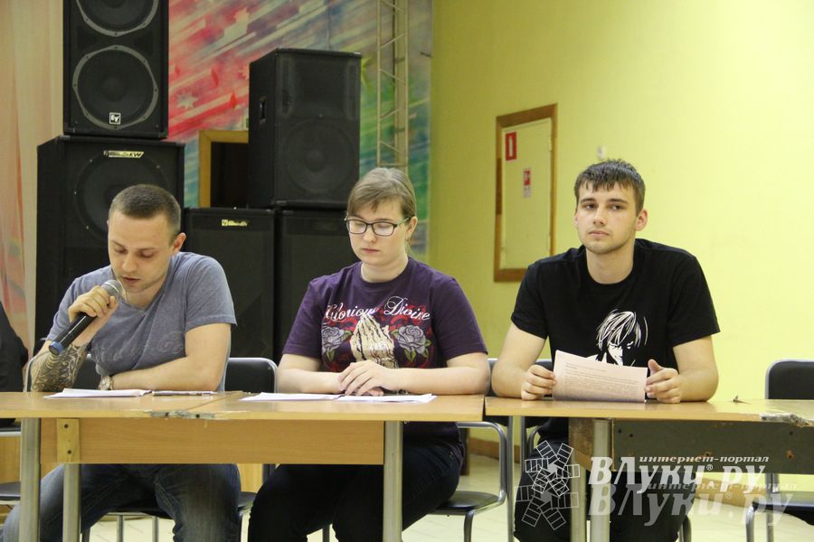 В Великих Луках прошла игра «Молодой политик» (фото)