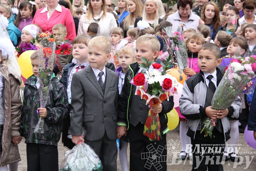 Школы города отметили 1 сентября (фото)