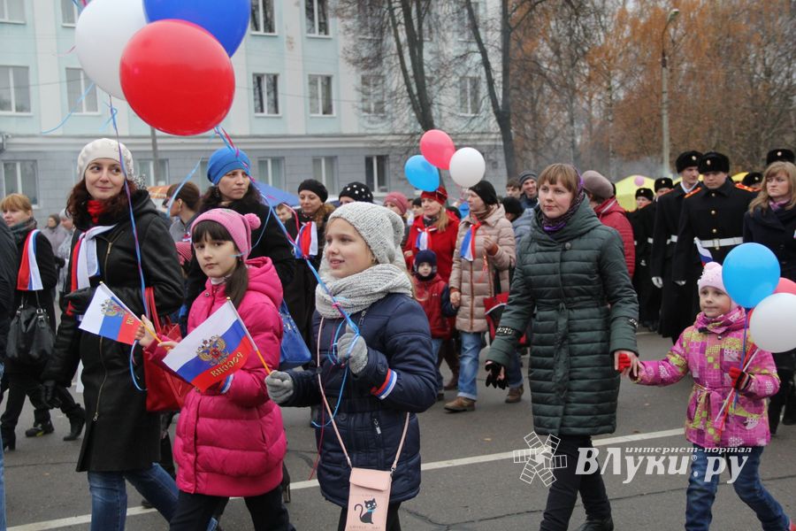 Великие Луки отметили День народного единства (фоторепортаж)