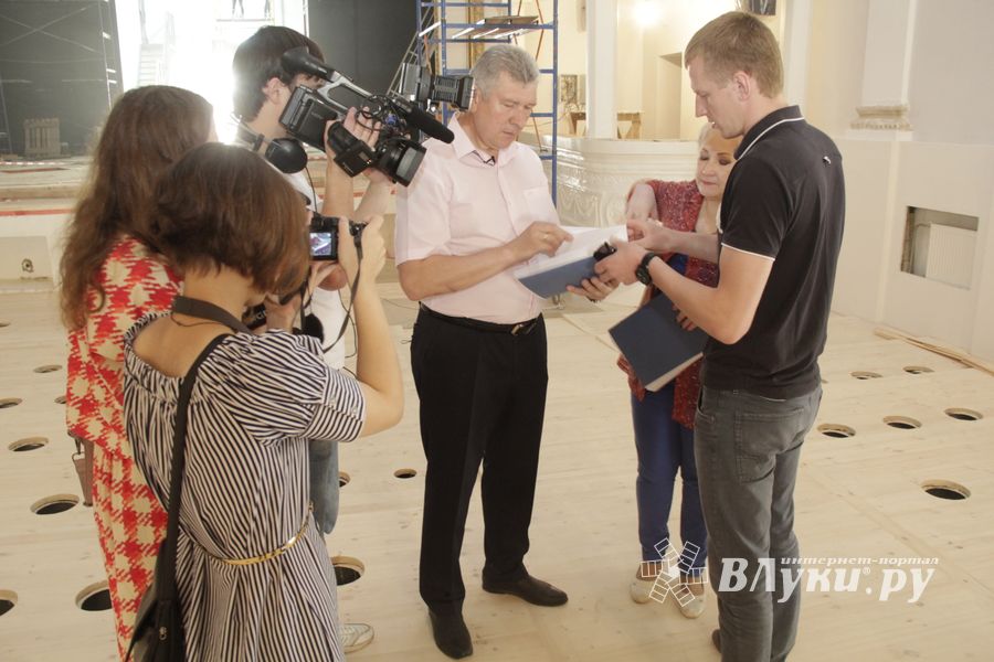 Пресс-тур по великолукскому драмтеатру (ФОТО)