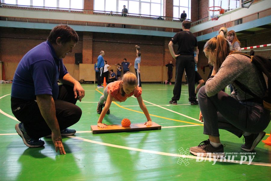 В Великих Луках прошло Первенство города среди спортивных семей (ФОТО)