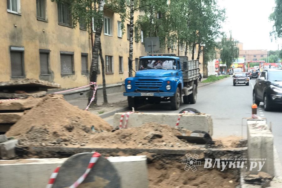 На пр. Гагарина меняют участок теплотрассы (ФОТО)