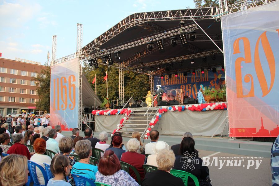 Людмила Чурсина и Пелагея поздравили Великие Луки с 850-летием (ФОТО)