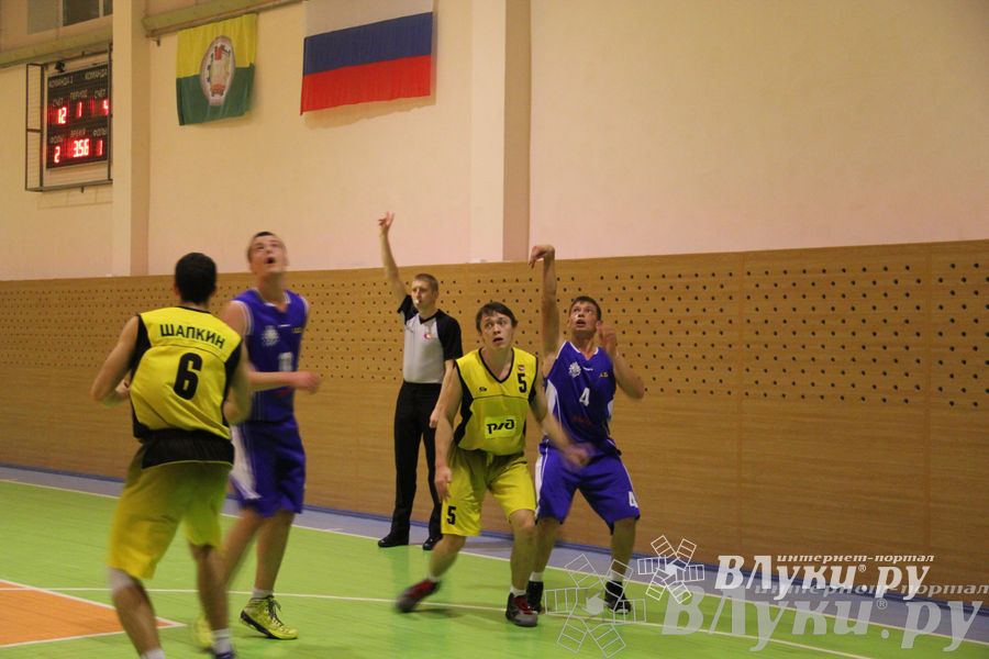 В Великих Луках проходят игры Чемпионата АСБ (фото)