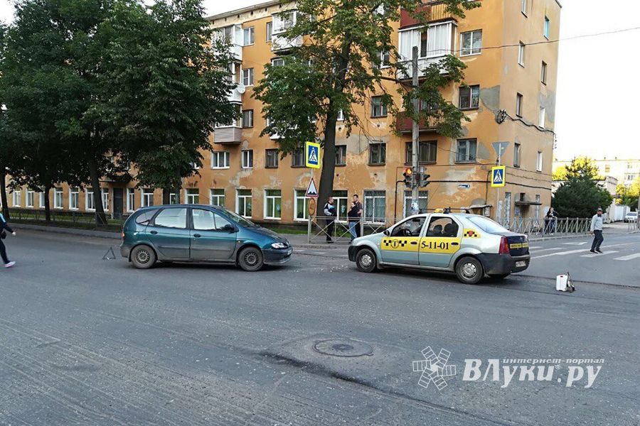 На ул. Ботвина в Великих Луках произошло ДТП (ФОТО)