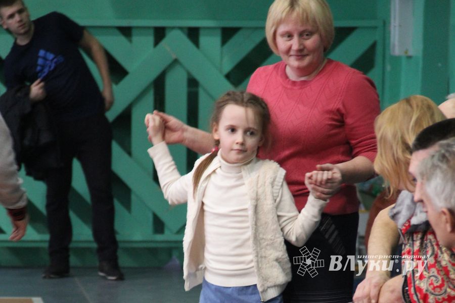 В Великих Луках прошли финальные игры Чемпионата ШБЛ «КЭС-БАСКЕТ» (фото)