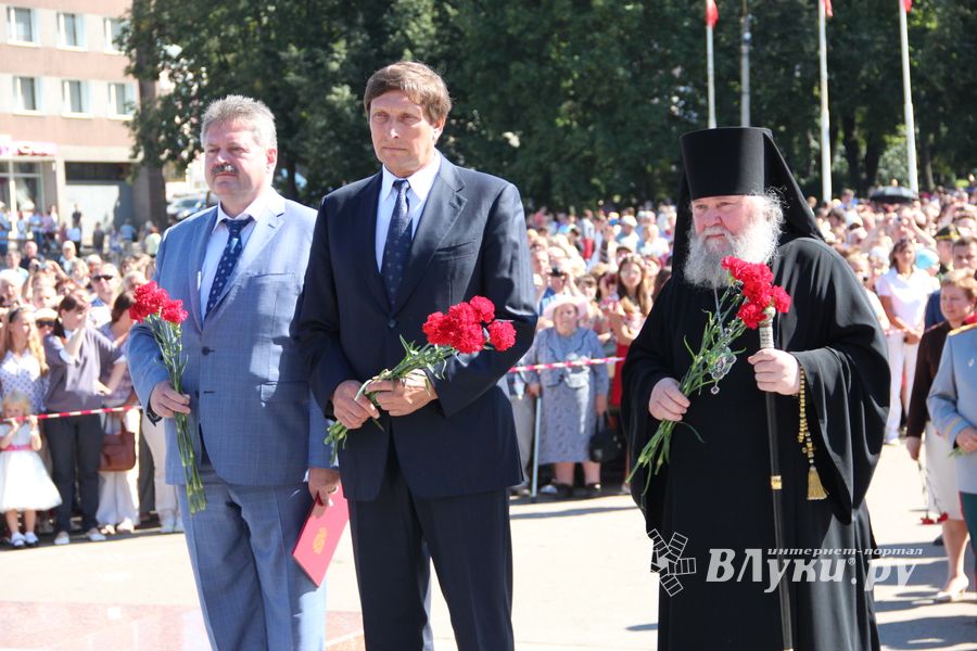 Военный парад в Великих Луках, часть II (ФОТО)