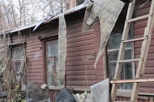 В Великих Луках сносят барак (ФОТО)