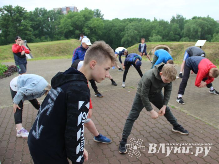 Великолучане провели зарядку с чемпионом (ФОТО)